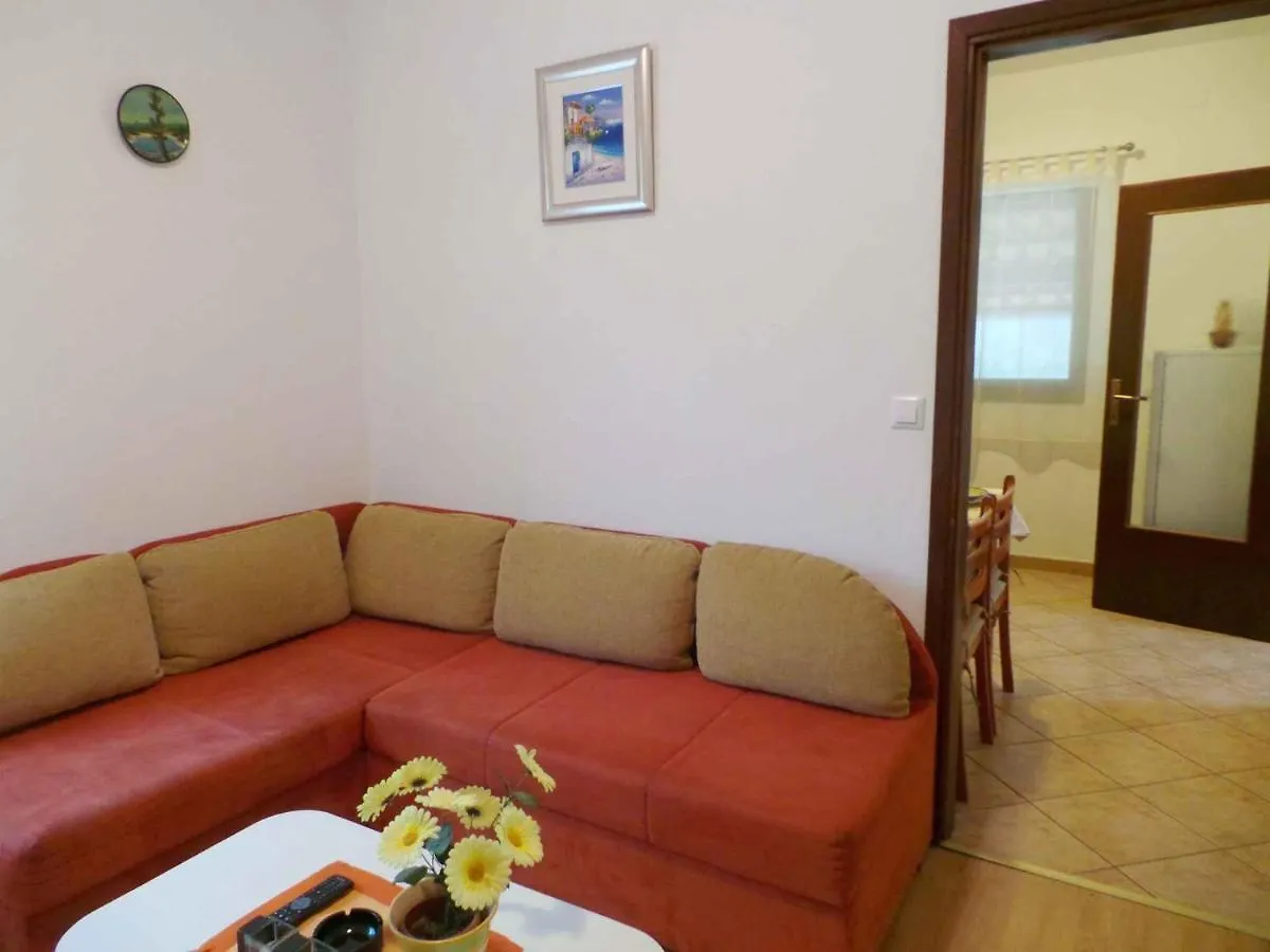 Apartment In Mali Vareski/Istrien 8693